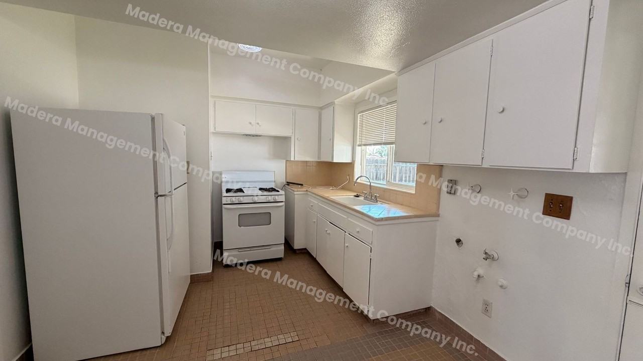 314 S N St - Photo 5 of 14