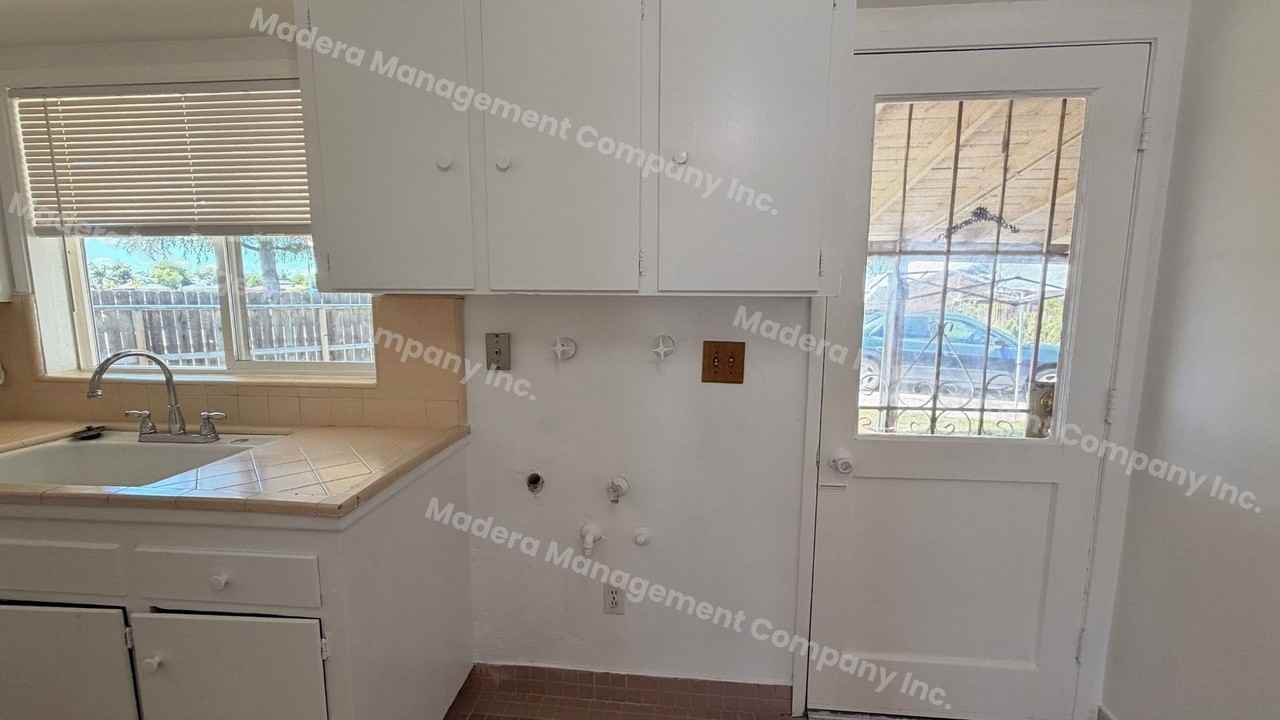 314 S N St - Photo 7 of 14