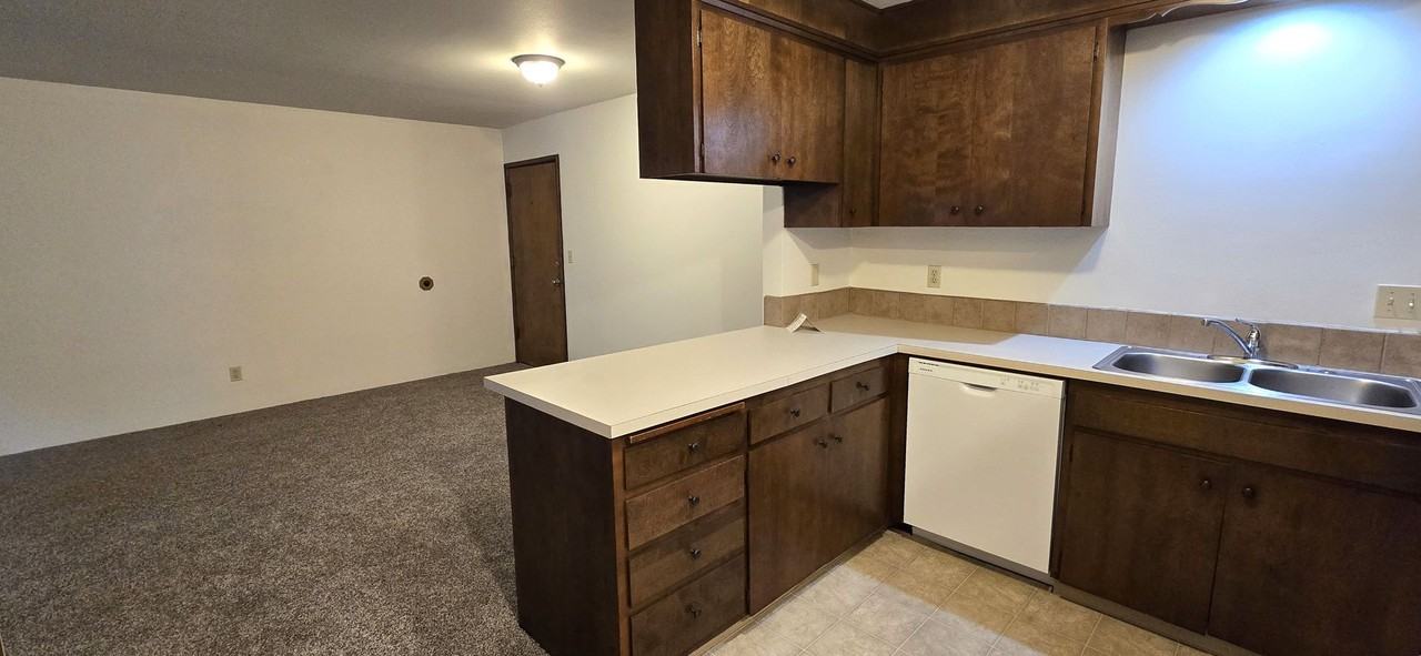 Stratford Apartments - Photo 4 of 41