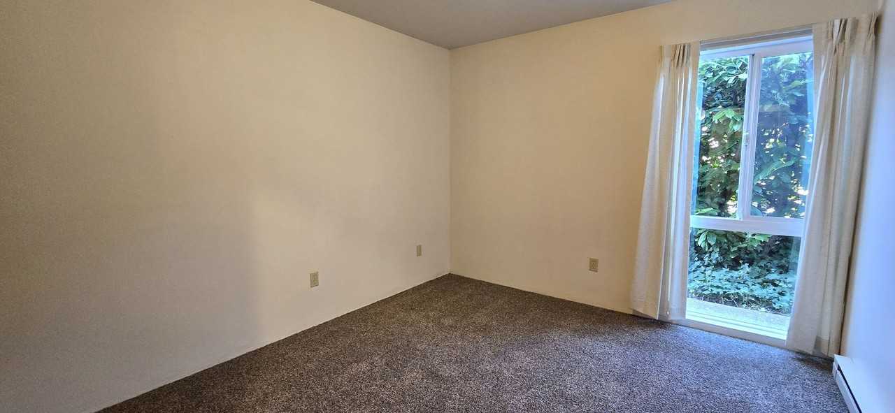 Stratford Apartments - Photo 6 of 41