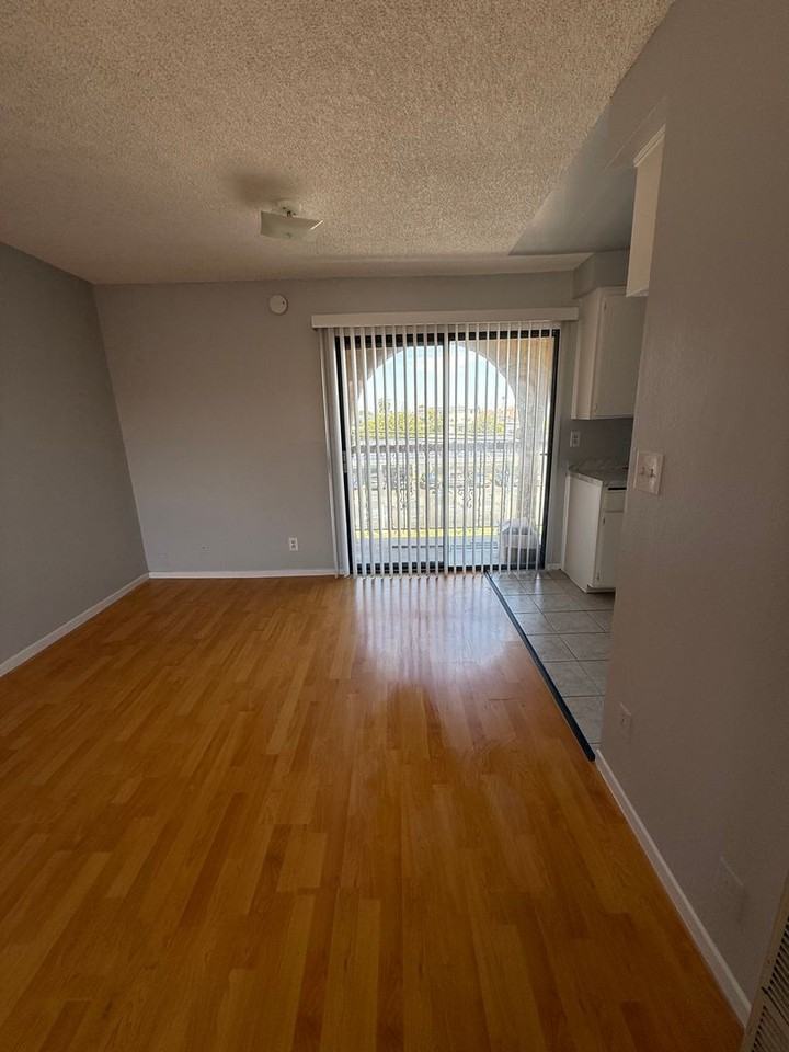 13701 Yukon Ave - Photo 3 of 22