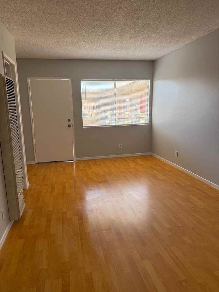 13701 Yukon Ave - Photo 4 of 22