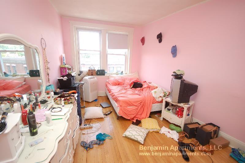 Sutherland Rd. & Commonwealth Ave. #M - Photo 4 of 16