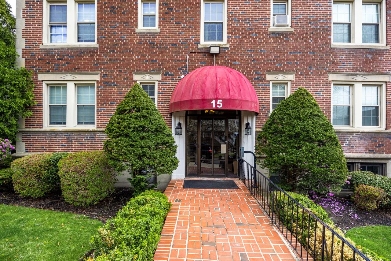 15 Governors Ave #24 - Photo 3 of 9