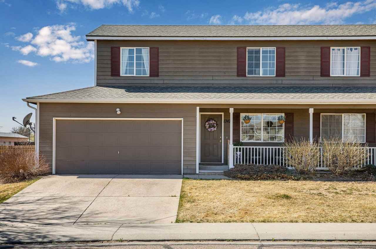 1725 Rowan Ln - Photo 2 of 22