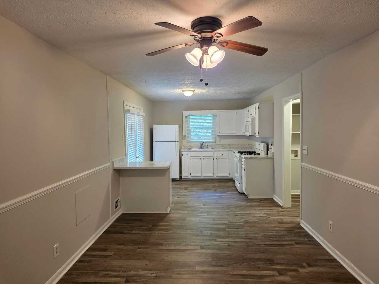 1068 Baker Ln - Photo 3 of 17