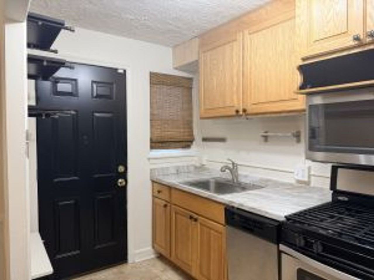 320 Atkins Ave - Photo 7 of 24