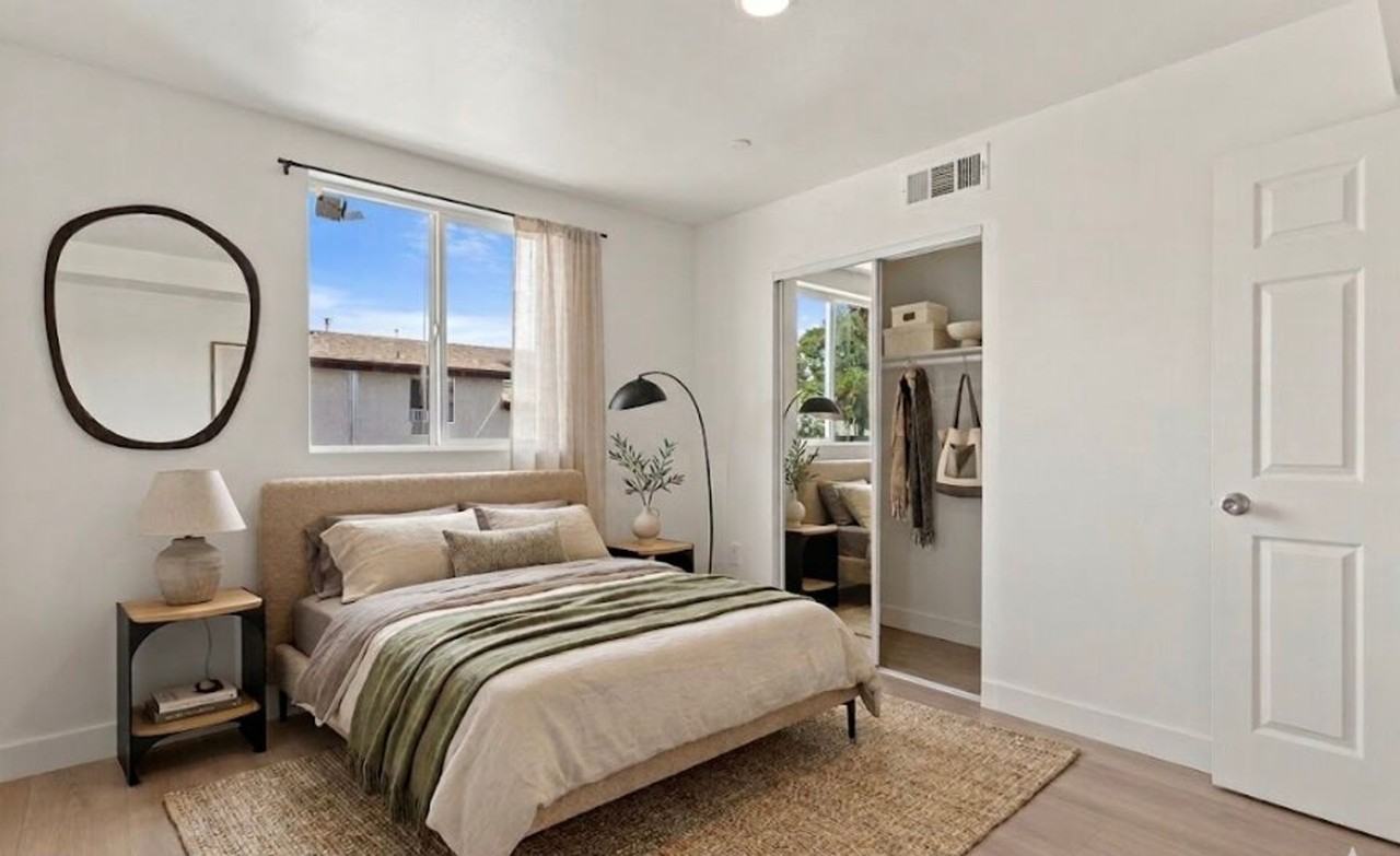 835 E 33rd - Photo 3 of 23