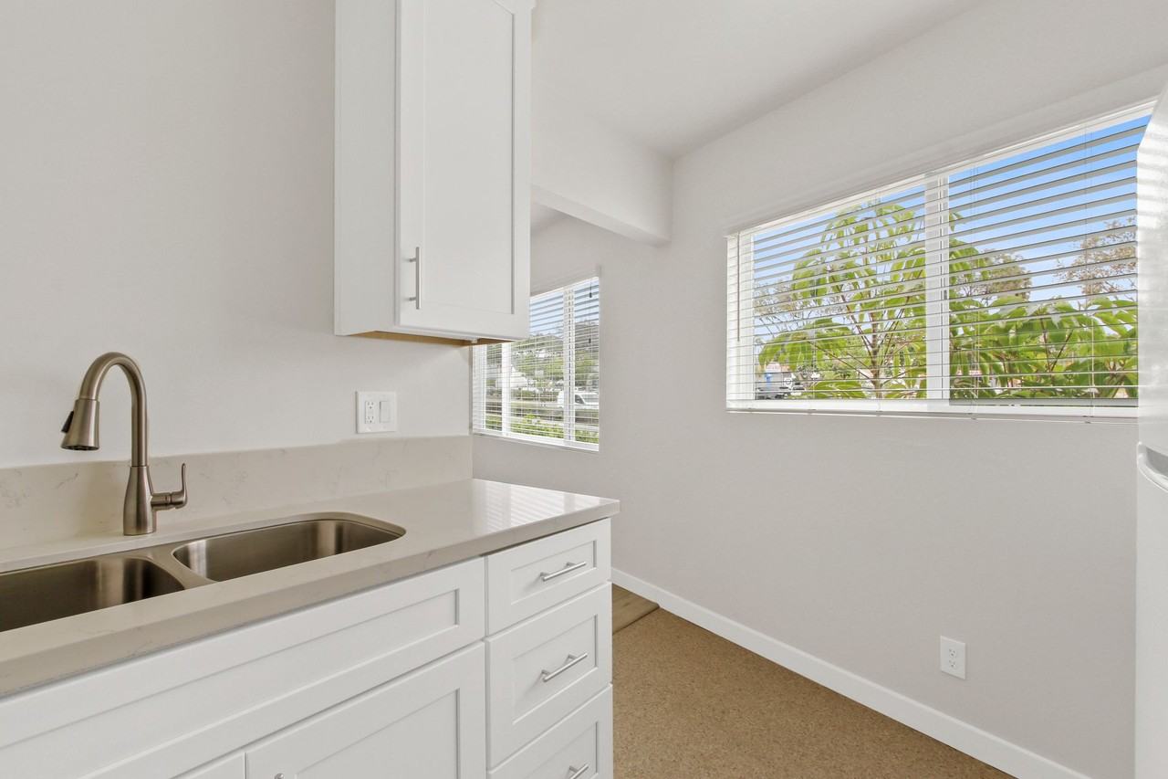 10900 Santa Monica Blvd, prime Westwood! - Photo 2 of 4