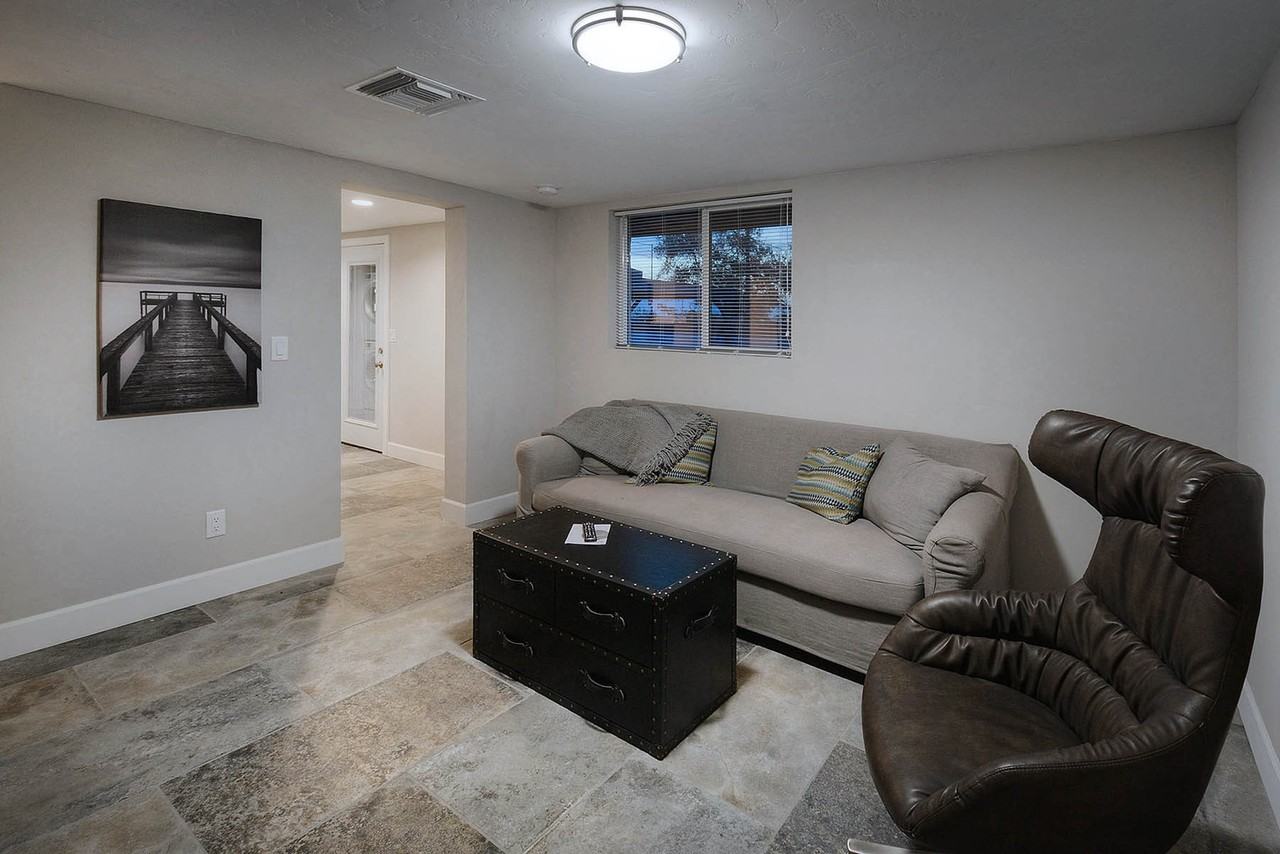 933 E Edison St #B - Photo 3 of 7