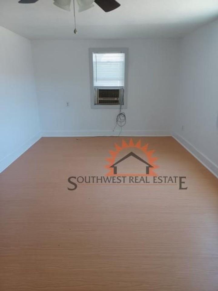 2000 Ross St - Photo 2 of 18