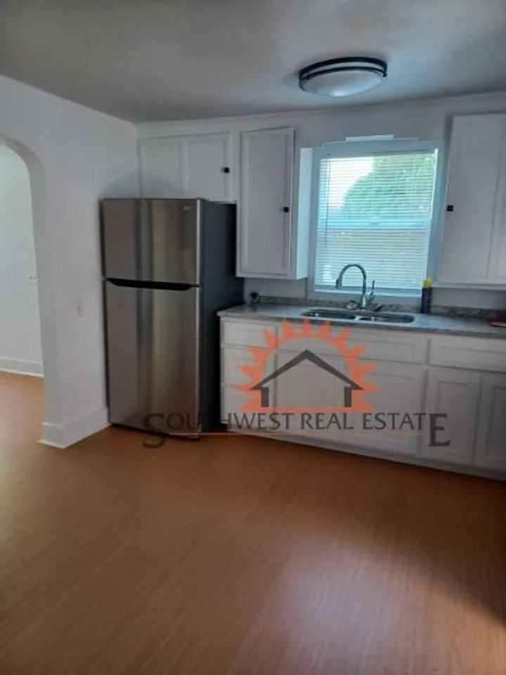 2000 Ross St - Photo 4 of 18