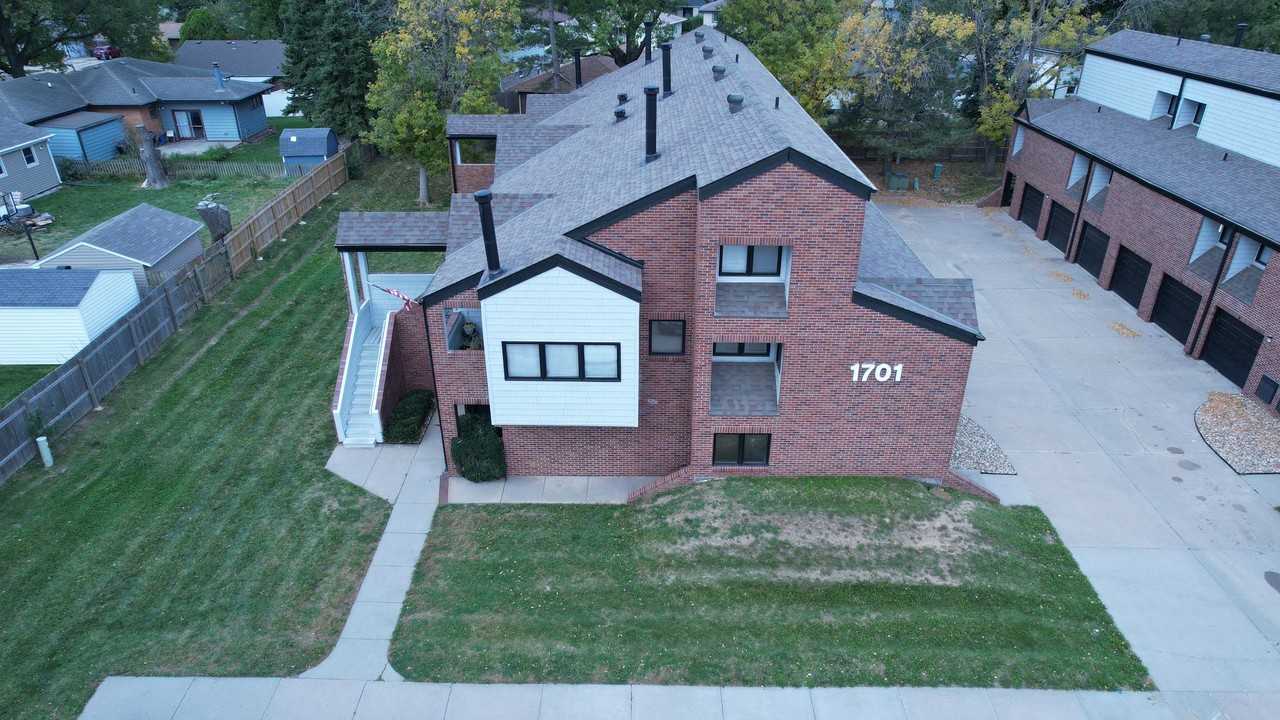 Luxury Living at 1701 Ridgehaven – Newly Renovated with Modern Comforts and Parkside Charm - Photo 3 of 9