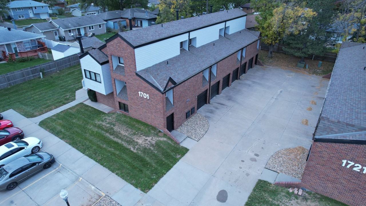 Luxury Living at 1701 Ridgehaven – Newly Renovated with Modern Comforts and Parkside Charm - Photo 4 of 9