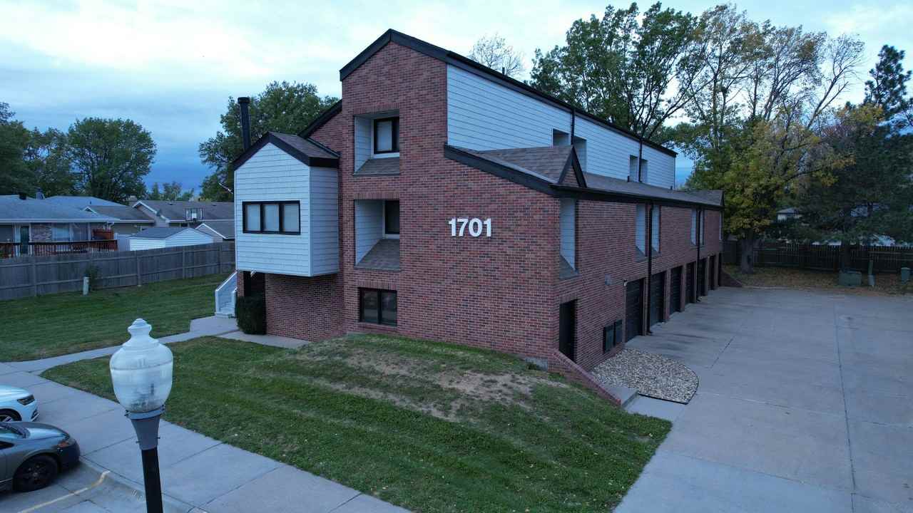 Luxury Living at 1701 Ridgehaven – Newly Renovated with Modern Comforts and Parkside Charm - Photo 6 of 9