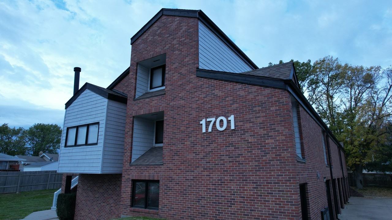 Luxury Living at 1701 Ridgehaven – Newly Renovated with Modern Comforts and Parkside Charm - Photo 7 of 9