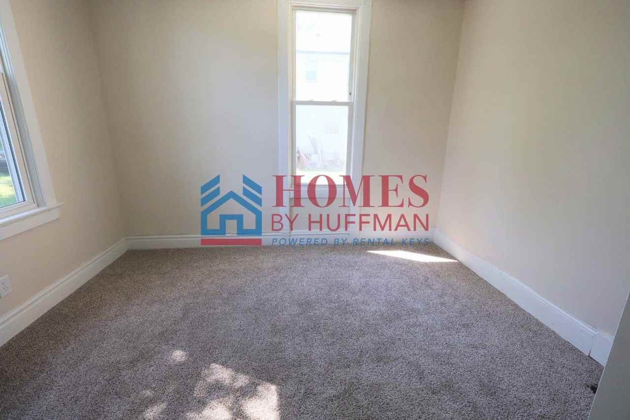 1206 S Grand Ave - Photo 7 of 16