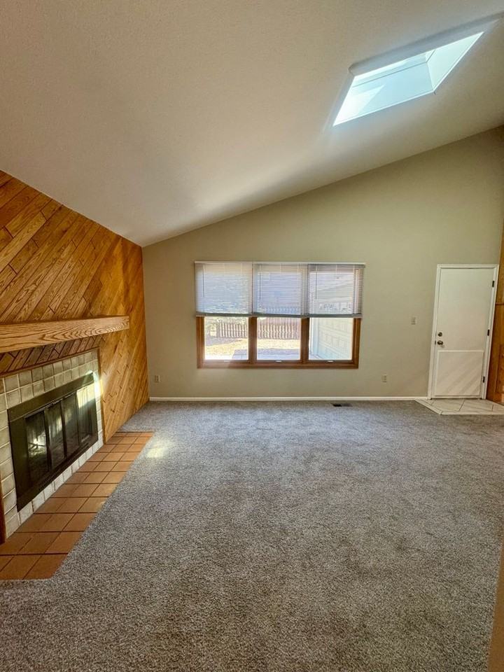 5045 Escapardo Way - Photo 6 of 43