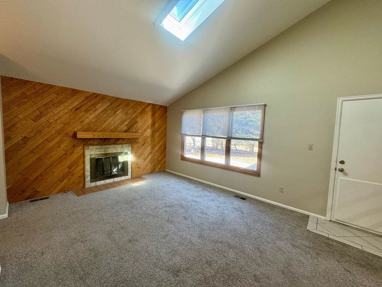 5045 Escapardo Way - Photo 7 of 43