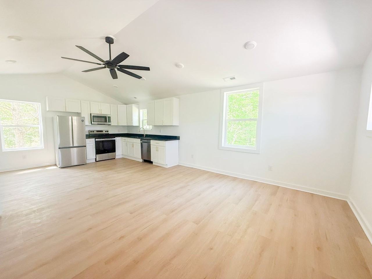 2519 Cherry Creek Rd - Photo 2 of 22