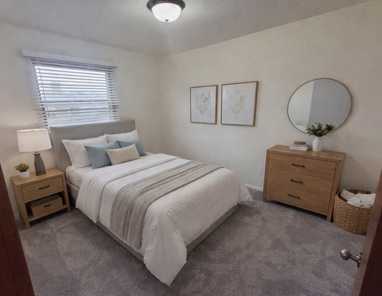 English Conway Place - Photo 5 of 44