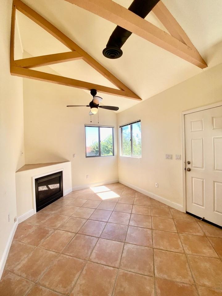 2315 Glacier Pl #A - Photo 3 of 8
