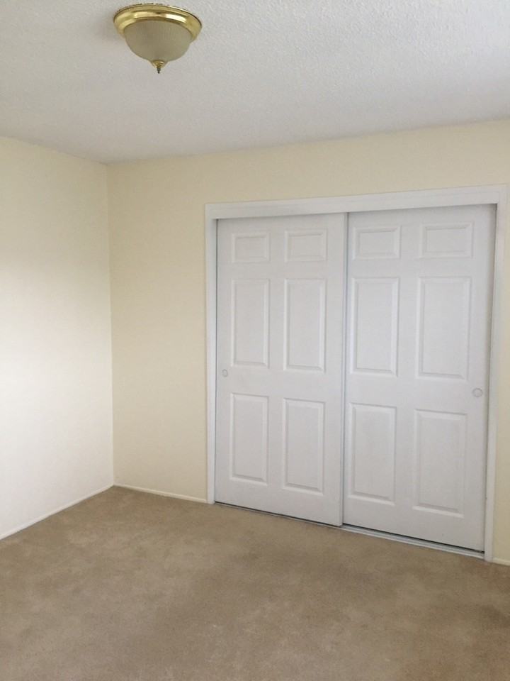 1043 Black Oak Dr - Photo 4 of 11