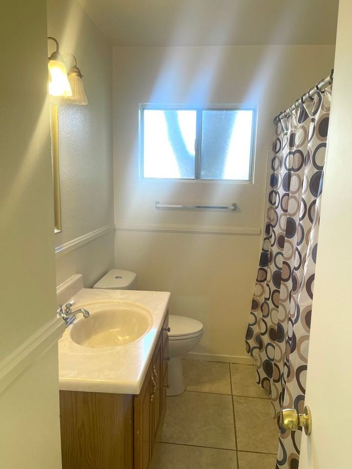 1043 Black Oak Dr - Photo 5 of 11