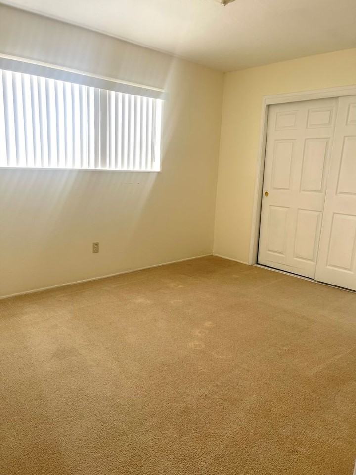 1043 Black Oak Dr - Photo 6 of 11