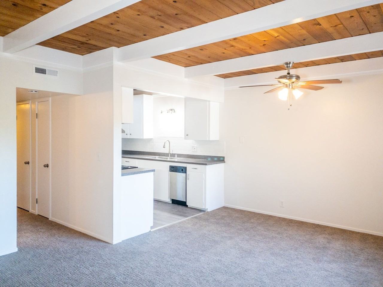 11 S Knoll Rd #17 - Photo 3 of 24