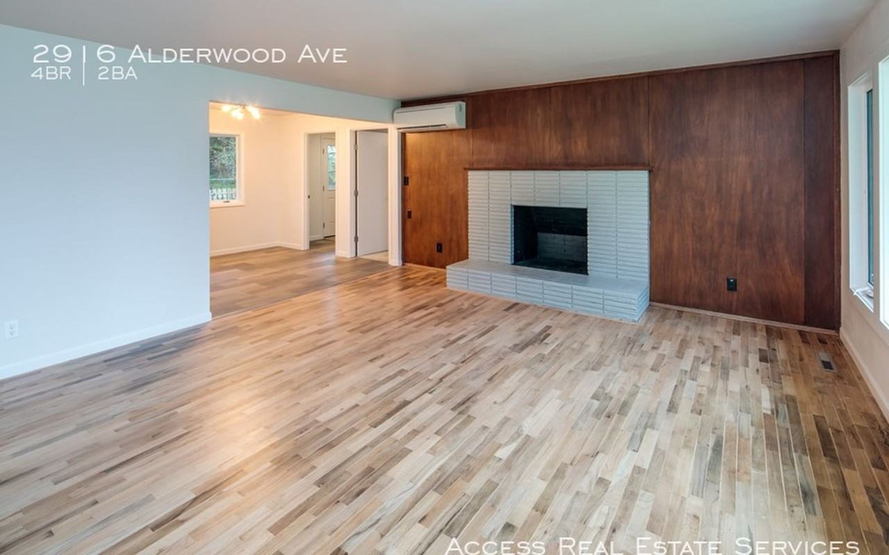 2916 Alderwood Ave - Photo 2 of 21