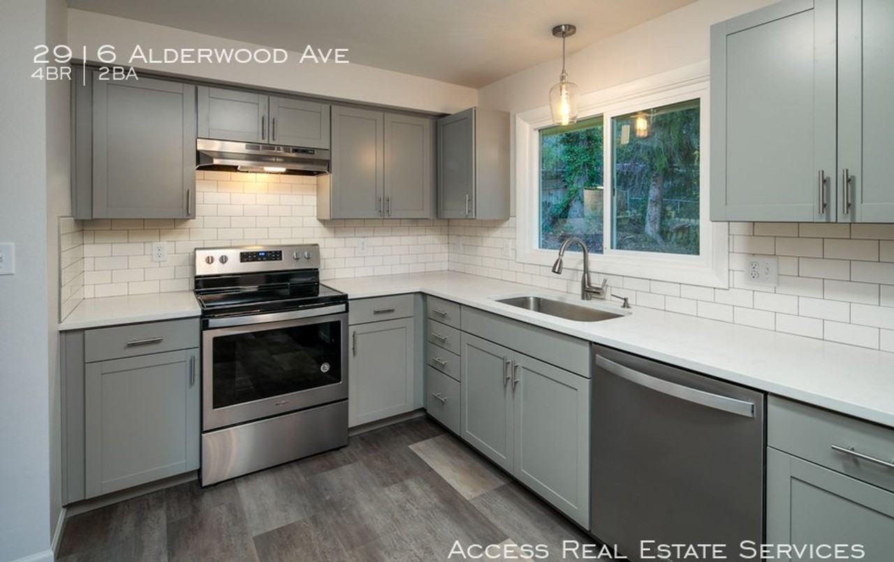 2916 Alderwood Ave - Photo 6 of 21