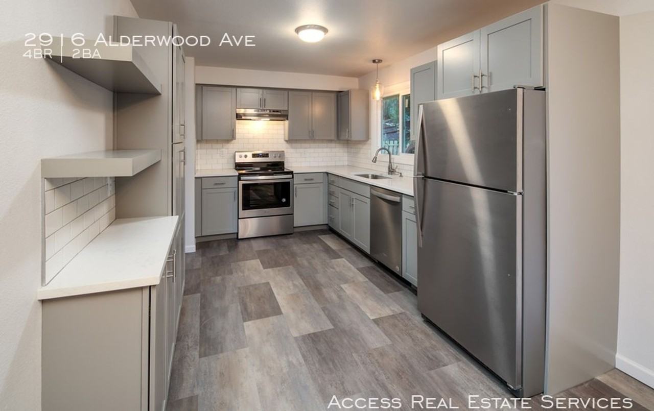 2916 Alderwood Ave - Photo 7 of 21