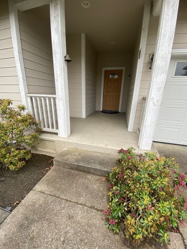 615 Darby Dr - Photo 2 of 40