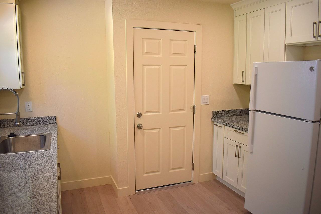 370 Almond St - Photo 4 of 11