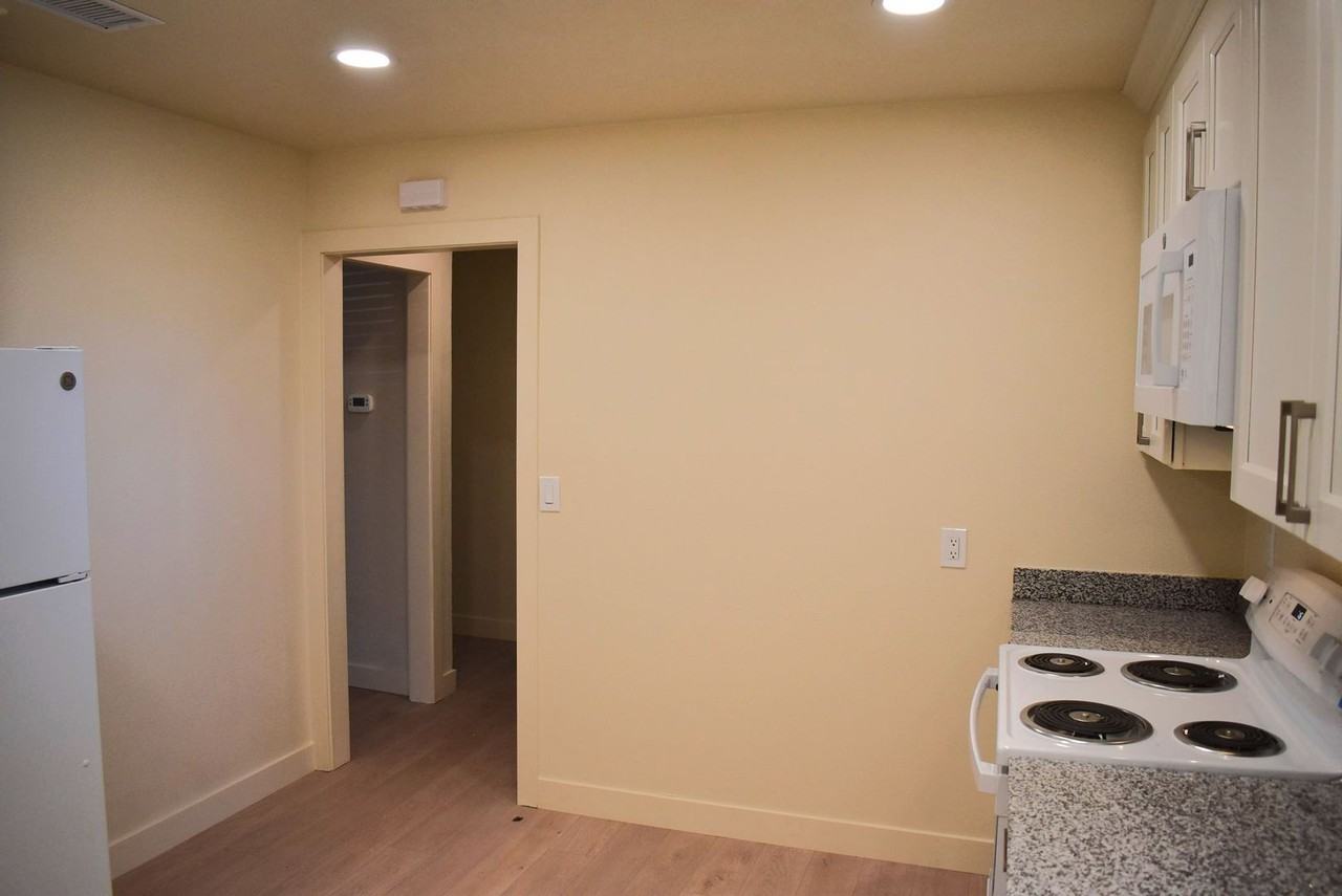 370 Almond St - Photo 6 of 11