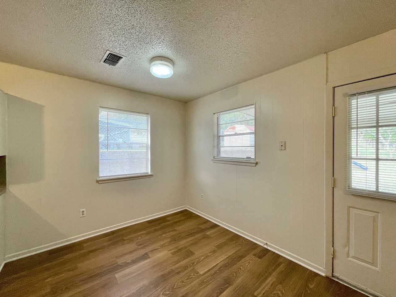 1404 Cross St - Photo 5 of 19