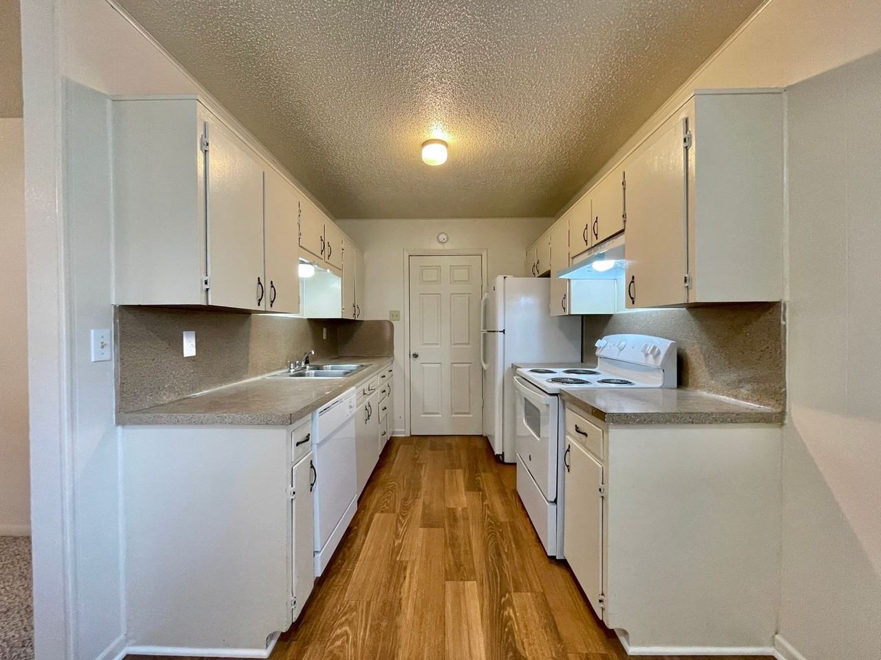 1404 Cross St - Photo 6 of 19