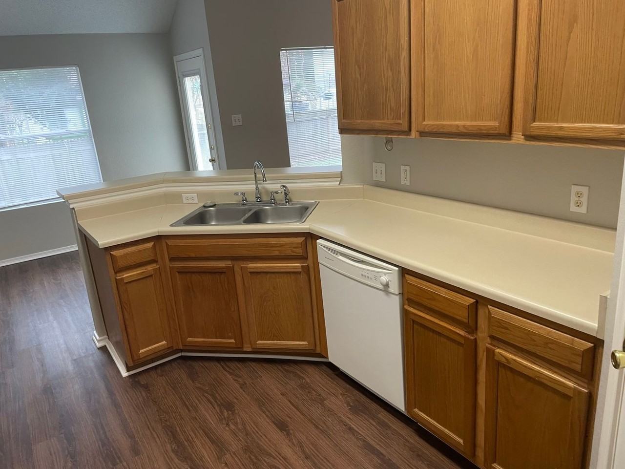 3625 Cheyenne St - Photo 7 of 29