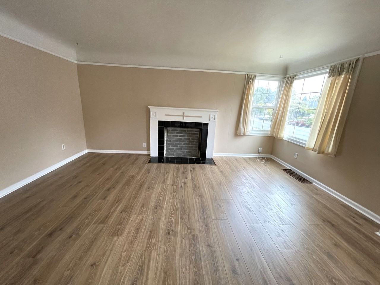 6915 N Greeley Ave - Photo 2 of 25