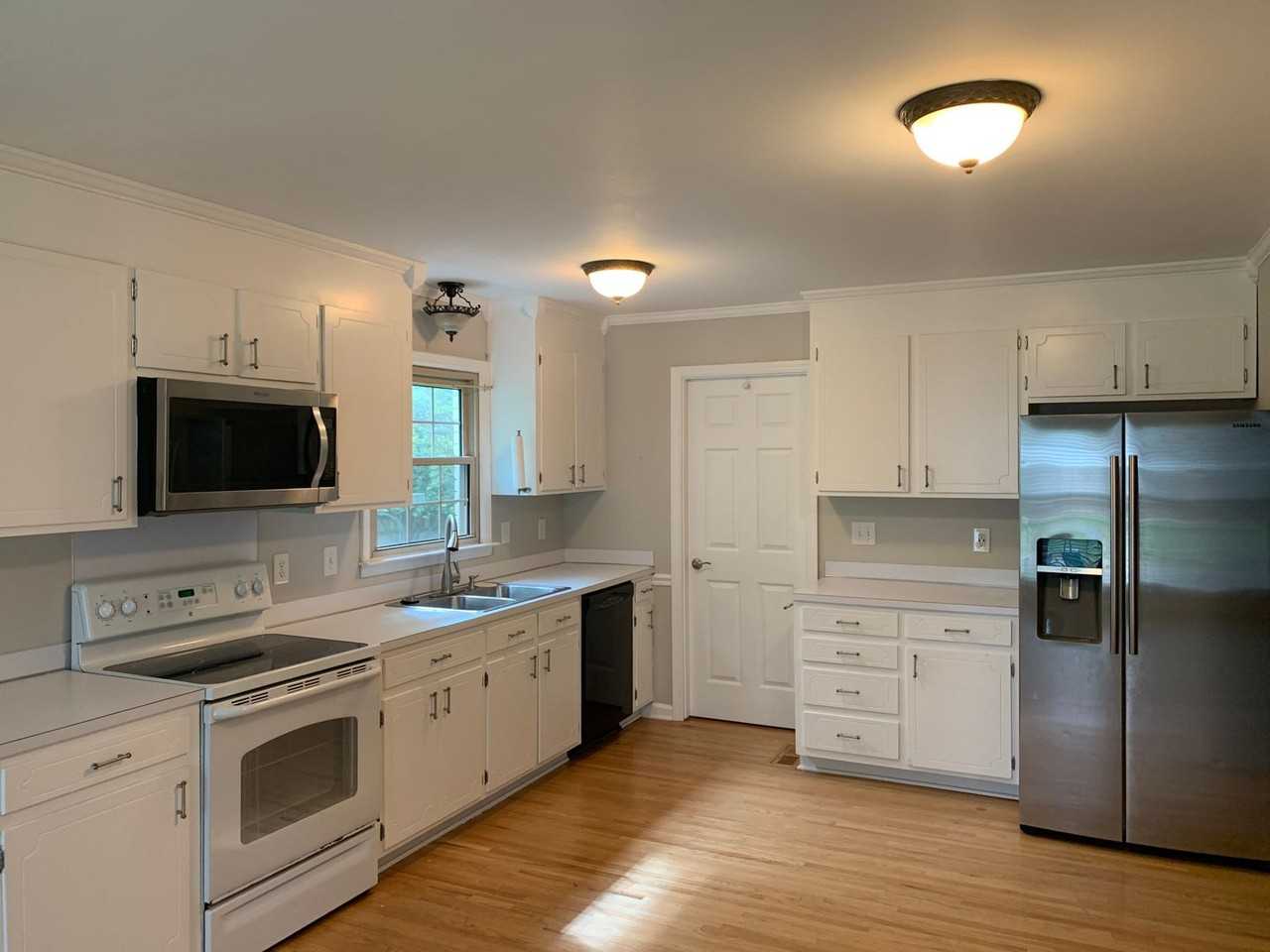 1130 Cheddington Dr - Photo 2 of 28