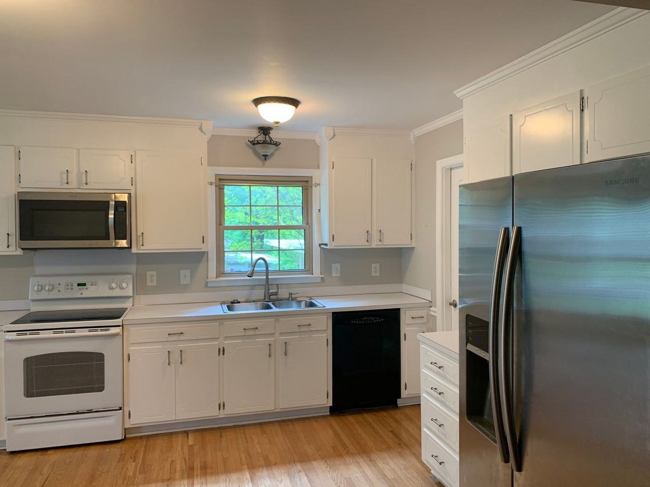 1130 Cheddington Dr - Photo 3 of 28