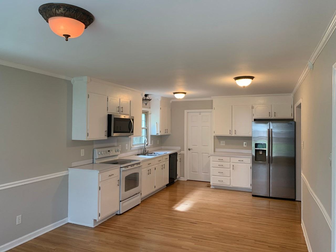 1130 Cheddington Dr - Photo 4 of 28