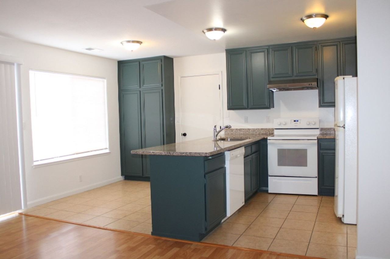 2152 Blue Jay Cir - Photo 3 of 31