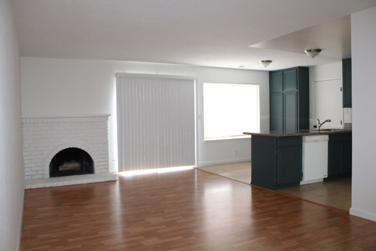 2152 Blue Jay Cir - Photo 4 of 31