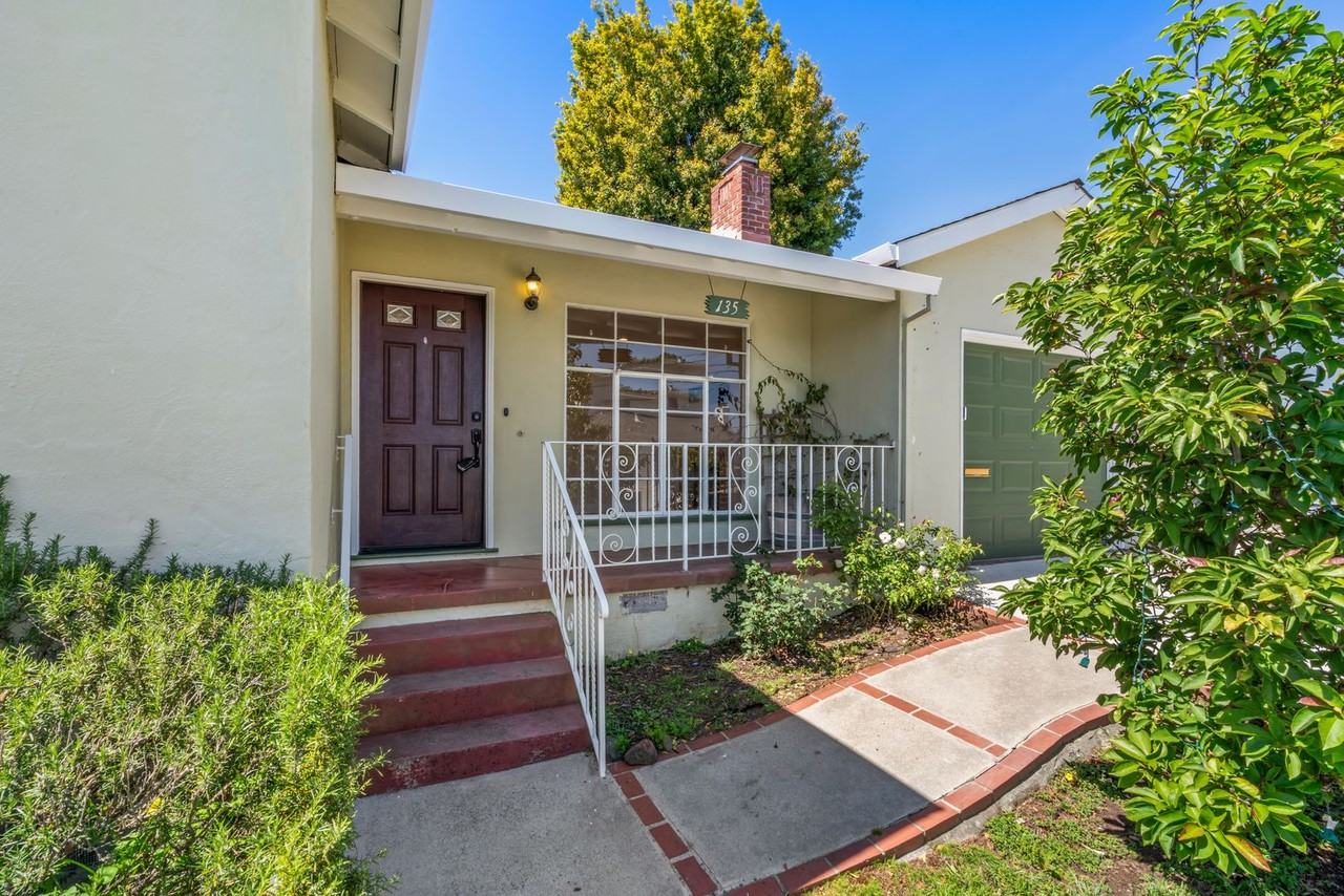 135 Anza Way - Photo 3 of 32