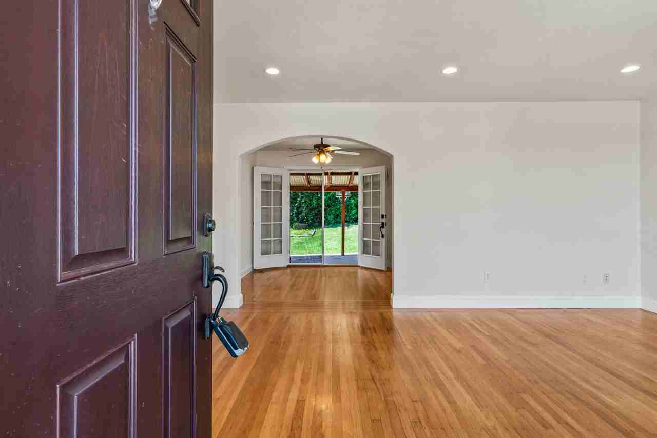 135 Anza Way - Photo 6 of 32