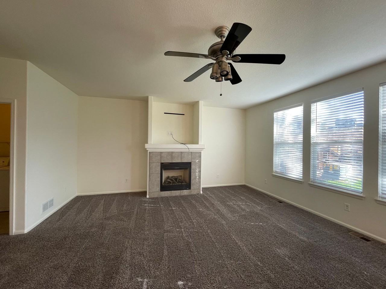 247 Bonanza Dr - Photo 2 of 24