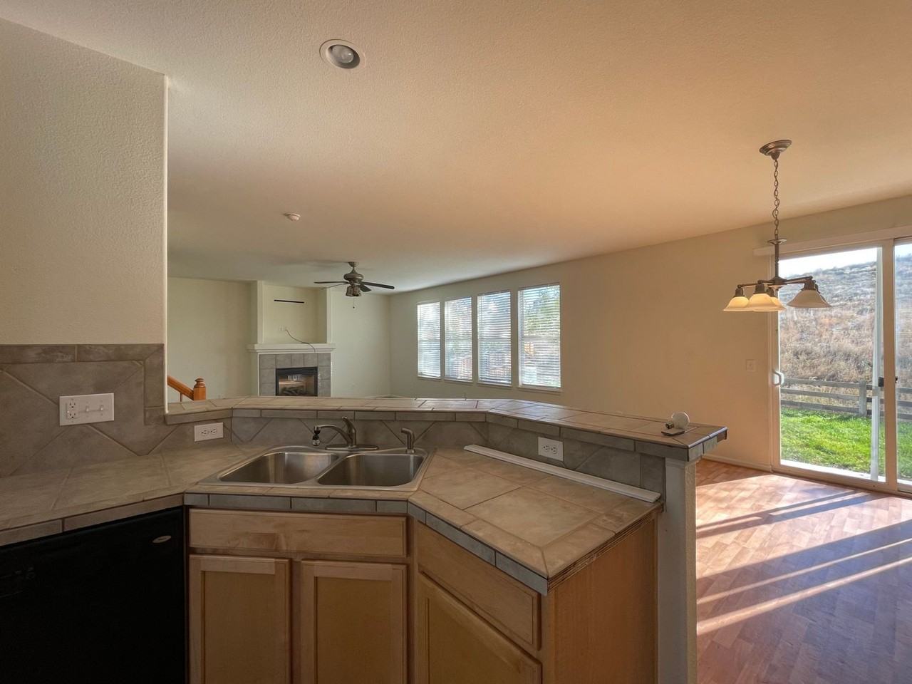 247 Bonanza Dr - Photo 4 of 24