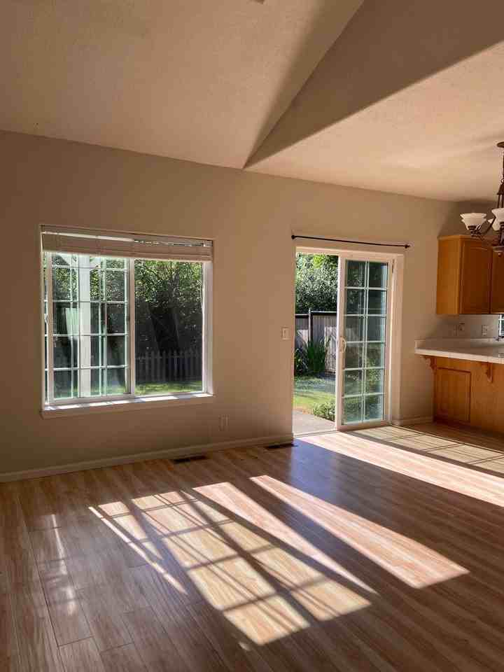 2272 33rd St - Photo 4 of 25